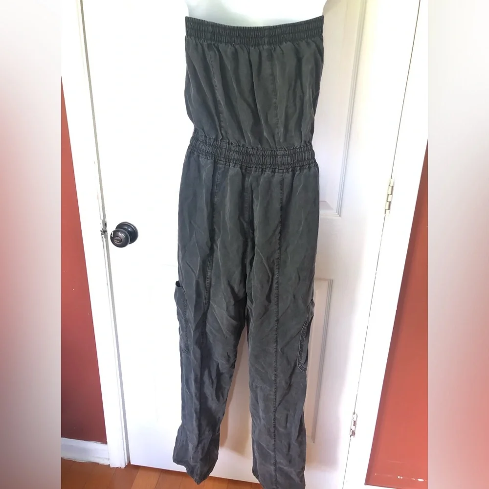 Evereve Emery Cargo Black Strapless Jumpsuit Size Small - Picture 10 of 11